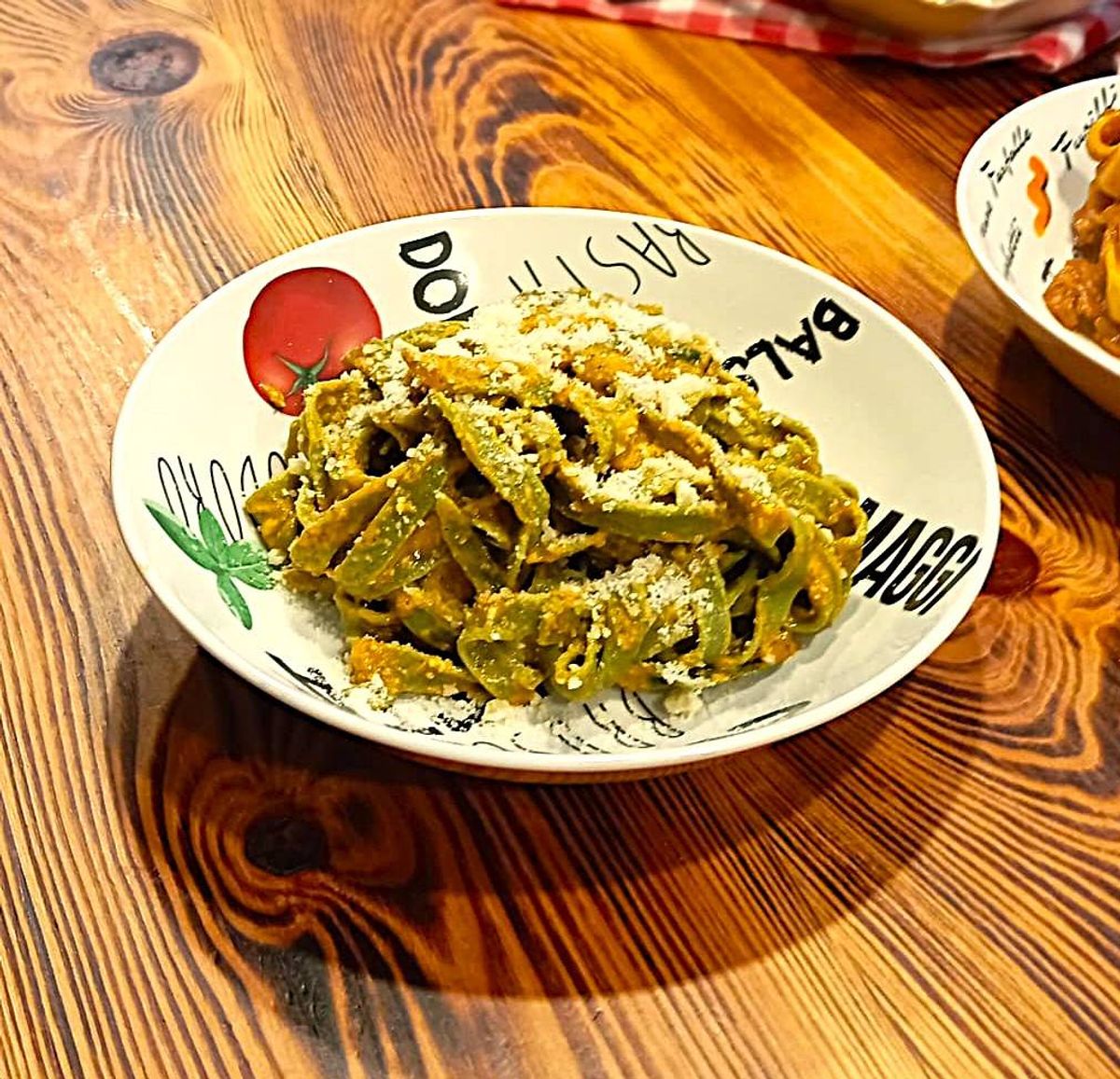 Paste cu Sos Pesto Rosso